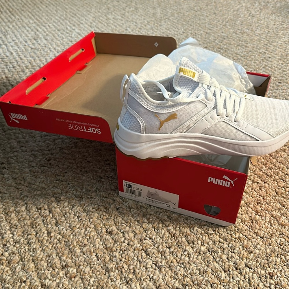 Puma sneakers NIB